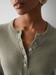 Cashmere Button Henley in Meadow Green