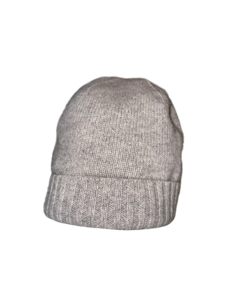 cara beanie in light heather grey