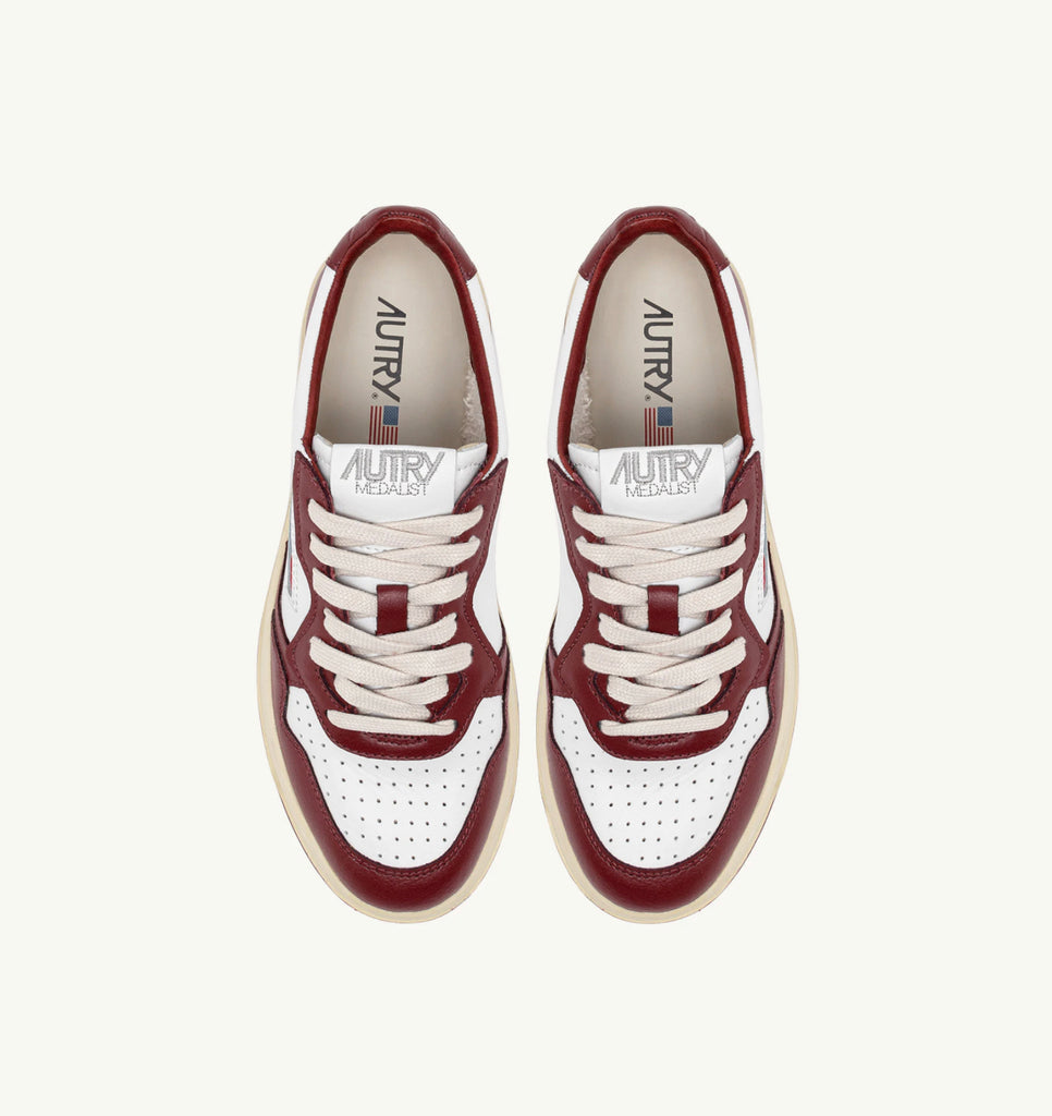 Medalist Low Leather in White/Syrah