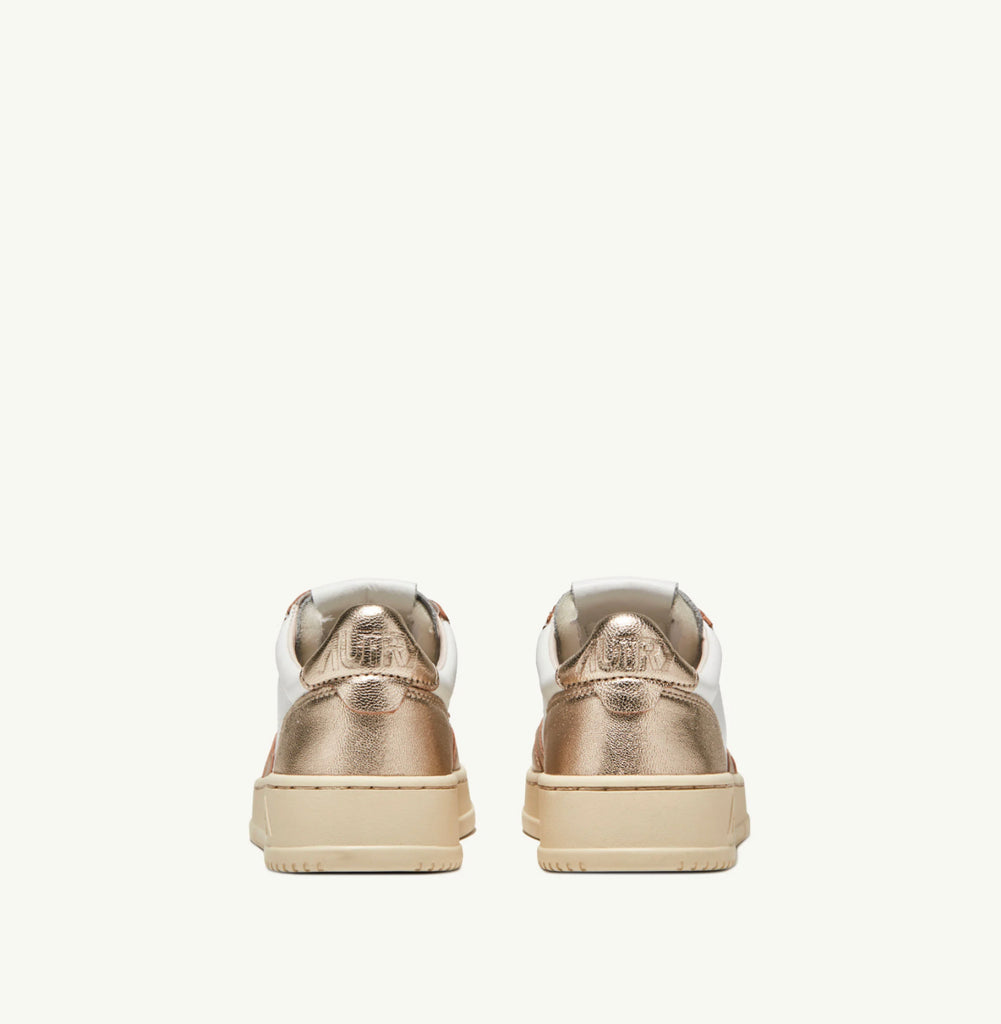 Medalist Low Leather in Platinum