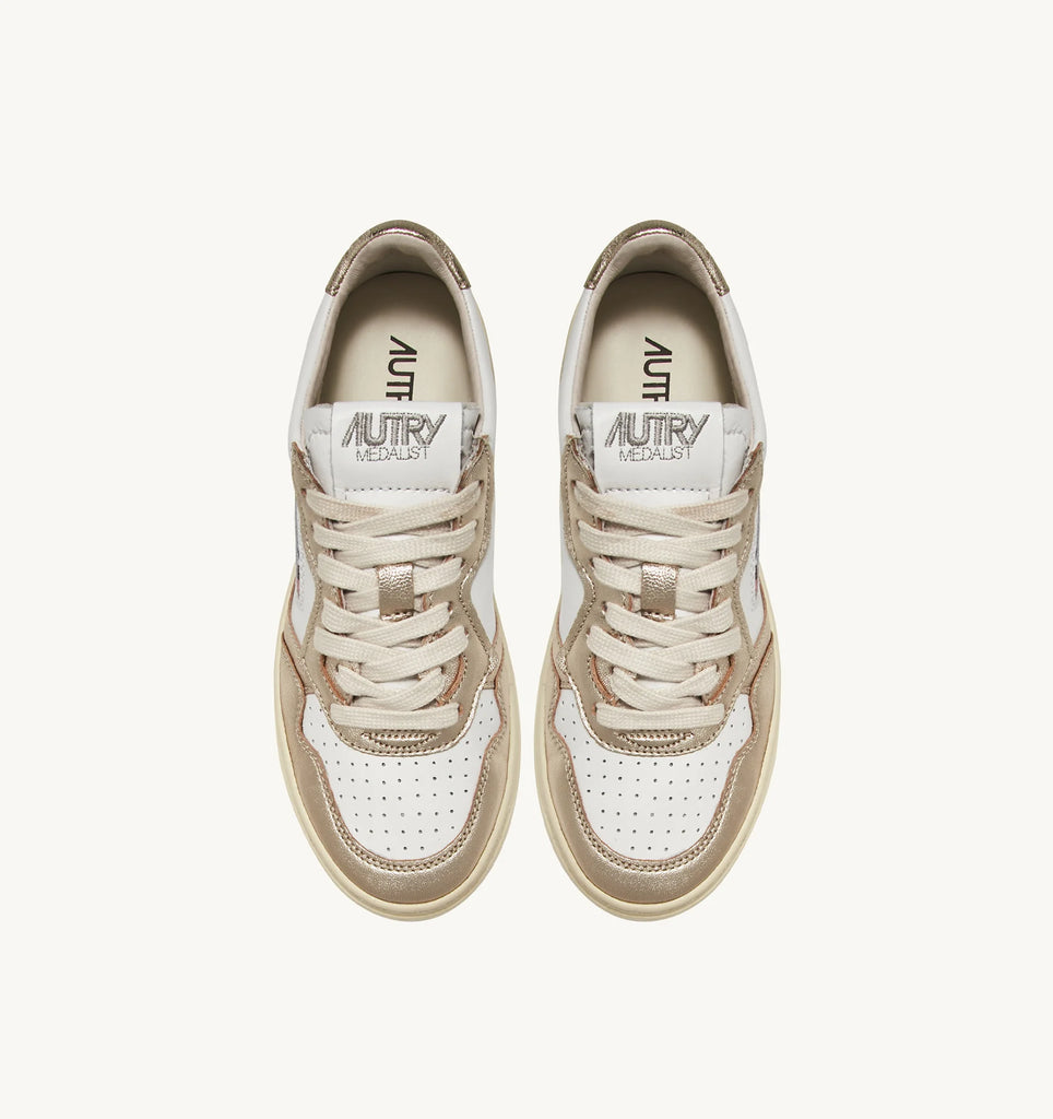 Medalist Low Leather in Platinum