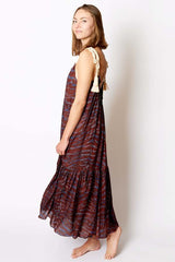 Cari Coverup in Tiger
