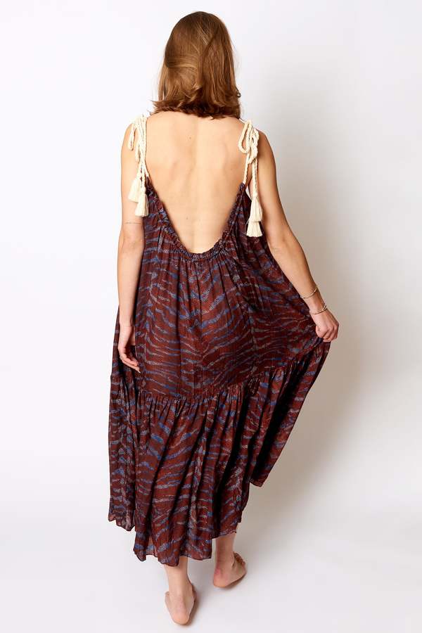 Cari Coverup in Tiger