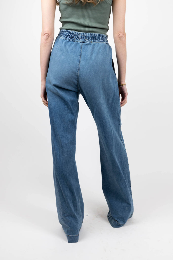 Easy Trouser in Mid Wash