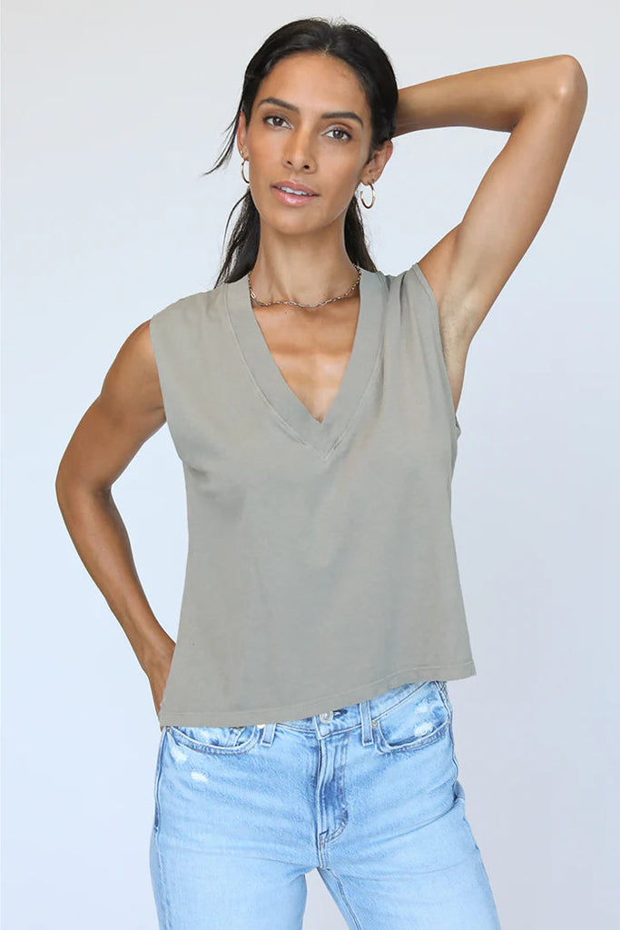 boxy v-neck tee - shark grey