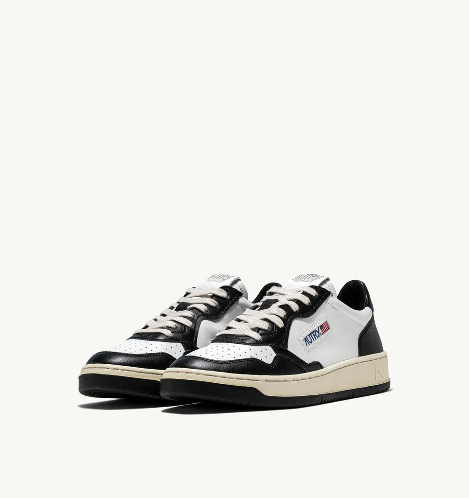 Medalist Low Leather in White/Black